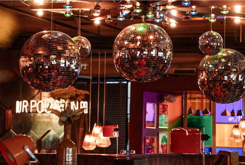 découvrez l'ouverture du café podium, un nouvel espace convivial pour savourer café, gourmandises et moments de partage dans une ambiance chaleureuse. rendez-vous incontournable pour tous les amateurs !