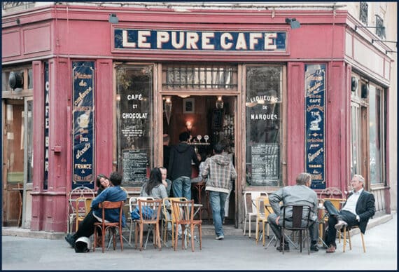 découvrez les cafés incontournables à paris, où savourer un café exceptionnel dans une ambiance authentique et conviviale.