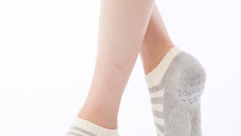 découvrez comment choisir les chaussettes de yoga idéales pour allier confort, adhérence et style lors de vos séances.