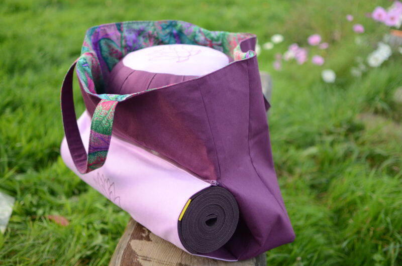 découvrez comment choisir le sac de yoga idéal adapté à vos besoins pour transporter facilement votre tapis et vos accessoires avec style et praticité.