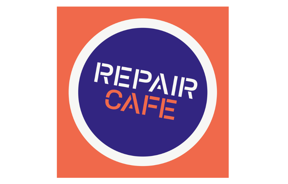 découvrez le repair café et le café numérique au centre social de montbazens : un lieu convivial pour apprendre, réparer et partager autour du numérique et de la réparation durable.