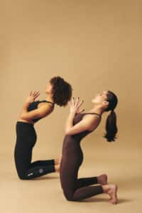 découvrez les postures de yoga pour débutants, faciles à suivre pour améliorer votre souplesse, votre équilibre et votre bien-être au quotidien.