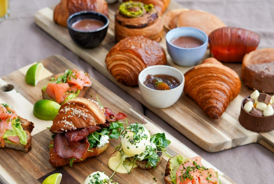 découvrez notre brunch maison à nantes, préparé avec des ingrédients frais et de saison pour un moment gourmand et authentique.