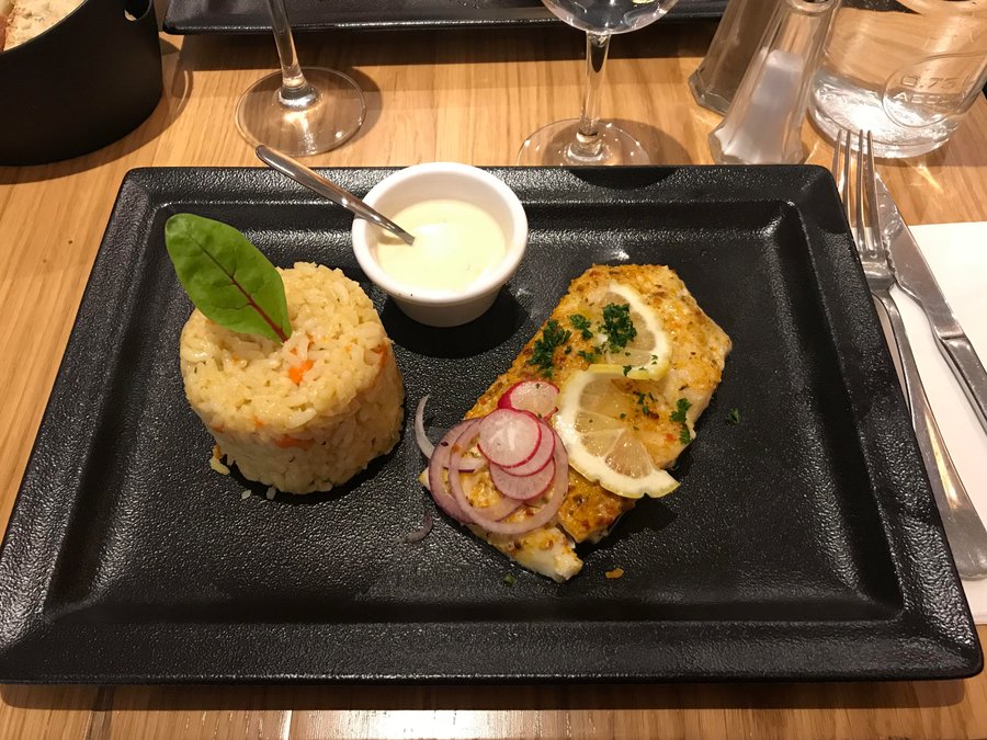 découvrez les trésors intemporels de toulouse à travers ses lieux emblématiques : le café concorde, chez tonton et le cardinal, des adresses incontournables pour une expérience authentique et conviviale.